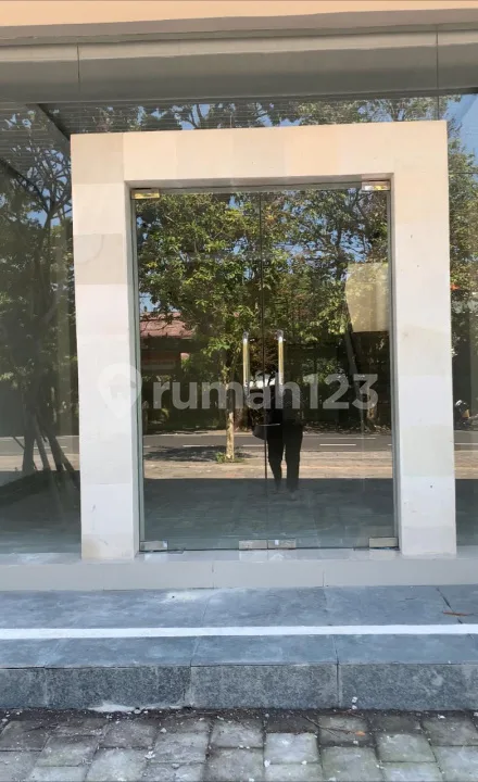 Ruko 3 Lantai Lokasi Premium di Renon - Image 3 of 4
