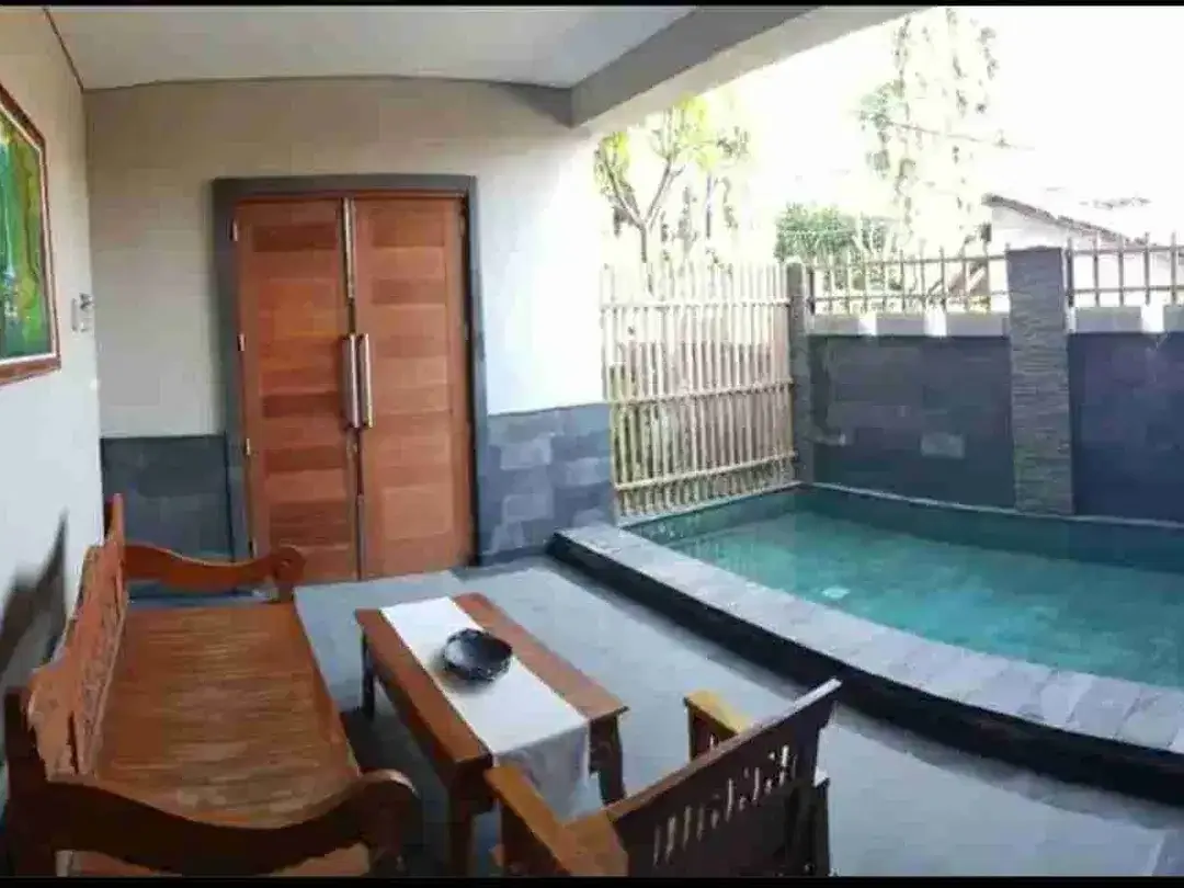 DIJUAL RUMAH SEMI VILLA 2 LANTAI SIAP HUNI 3 KAMAR  ADA POOL - Image 2 of 7