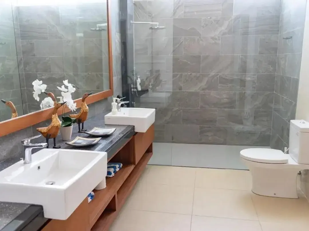 FREEHOLD MODERN CONTEMPORARY VILLA IN ULUWATU VIEW GOLF COURSE - Image 4 of 10