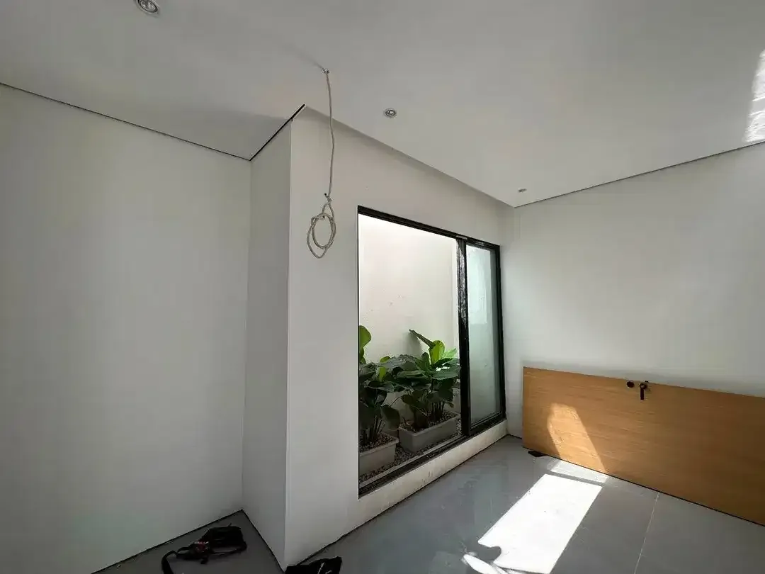 Dijual Villa Tropical Modern Timeless Strategis LT 110m² KT 3 jalan Gunung Lumut Padang Sambian dekat Seminyak - Image 9 of 10