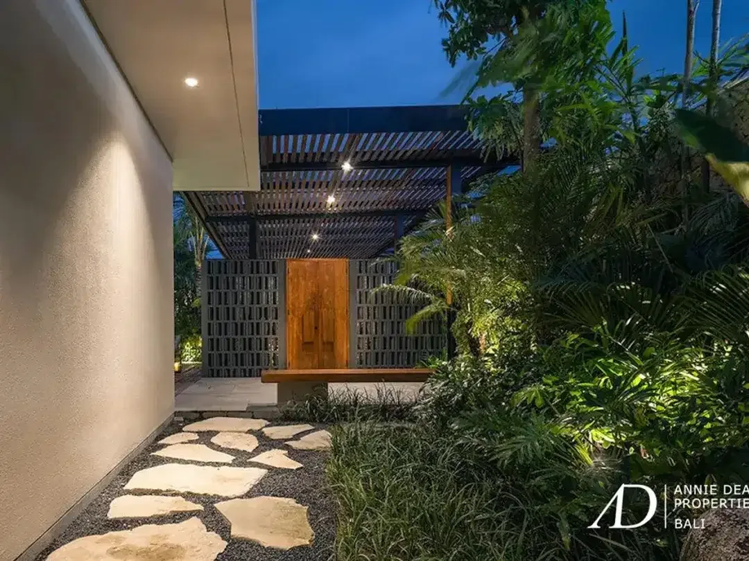 FREEHOLD | HIGH-QUALITY CONTEMPORARY VILLA IN PRIME UMALAS - Image 5 of 10