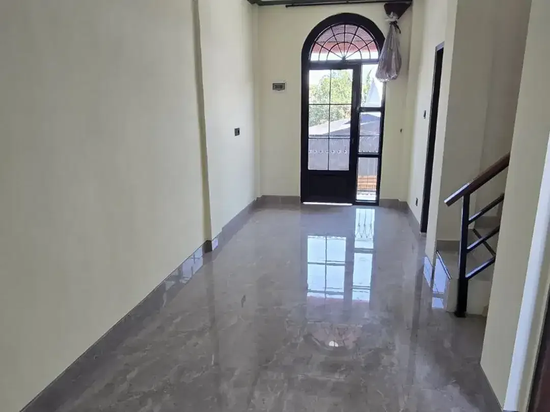 Rumah Baru Semi Furnished Disewakan Area Denpasar Selatan - Image 8 of 10
