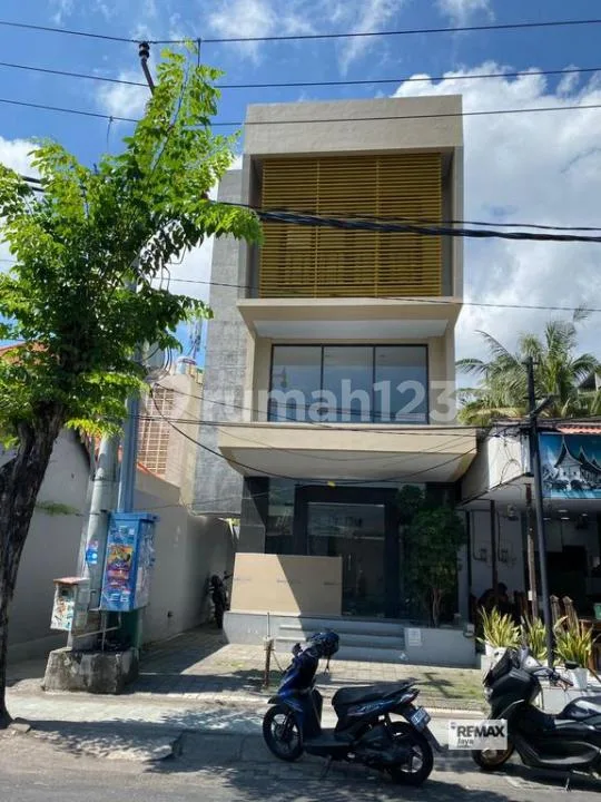 3 Unit Shophouse SHM For Sale In Kuta Area - Image 1 of 4