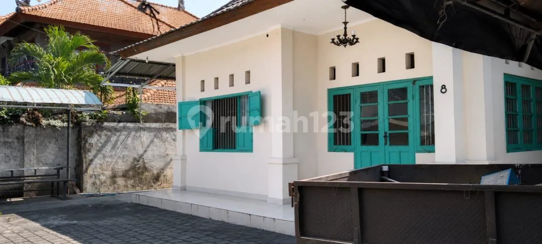 Disewakan Rumah Luas Strategis di Denpasar Barat - Image 1 of 4