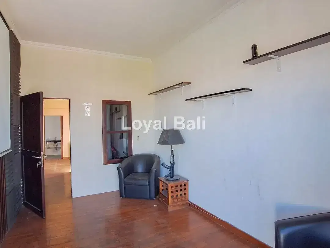 Rumah, House with Spacious rooms in Seminyak, Bali - Image 8 of 10