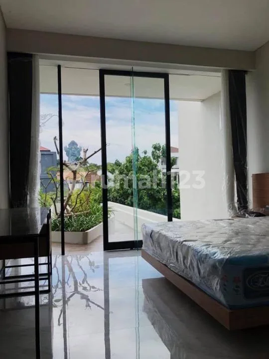 Villa Mewah 4Lt Luas Full Furnished View Gwk dan Laut di Jimbaran - Image 1 of 4