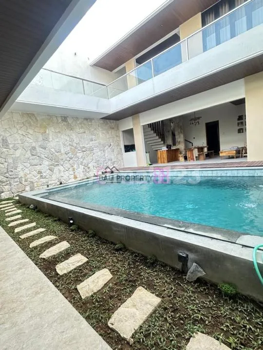 Villa Minimalis Modern Mewah dengan Private Pool dan View Laut | 4 KT di Ungasan Kuta Selatan - Image 1 of 4