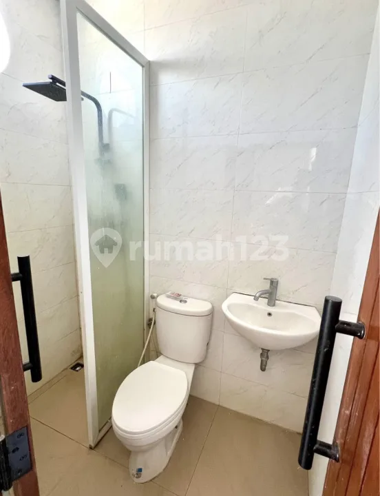 Dikontrakan Rumah 2 Lantai 3 Kamar Tidur Kediri Tabanan - Image 4 of 4