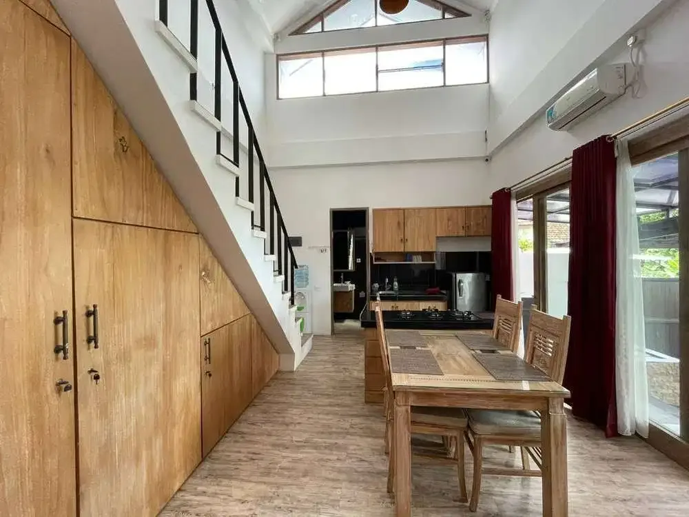 SPACIOUS WESTERN STYLE HOUSE - Image 10 of 10