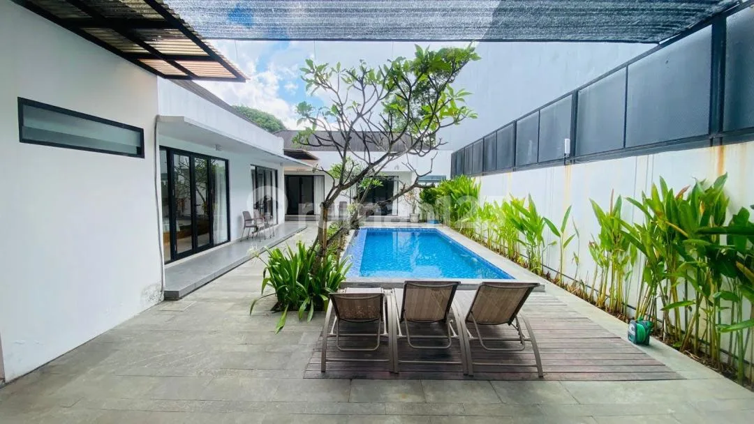 Villa Full Furnished dan Pool Seminyak Badung - Image 1 of 4