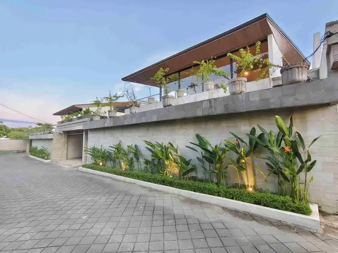 Luxury Ocean View Villa di Sanur - Image 2 of 10