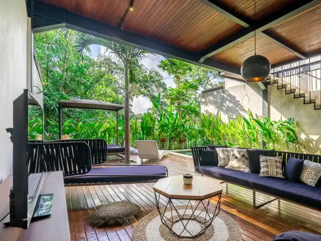 Modern Industrial Style Villa with Green Views in Tumbak Bayuh - Image 9 of 10