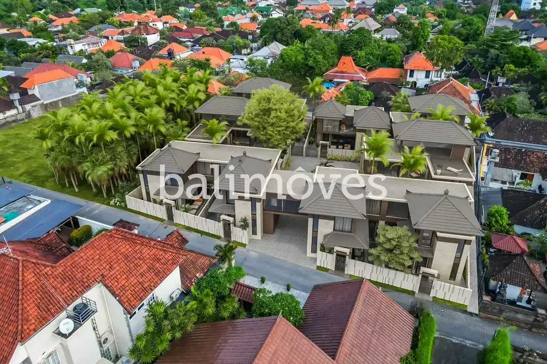 Sedang Dibangun Villa Menawan Tiga Kamar Tidur Di Tepi Pantai Sanur - Image 2 of 10
