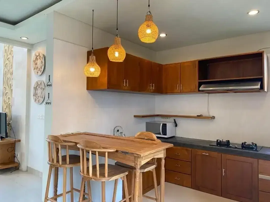 READY VILLA 3BR BIG POOL SANGAT TENANG LOKASI STARTEGIS DI UMALAS - Image 3 of 10