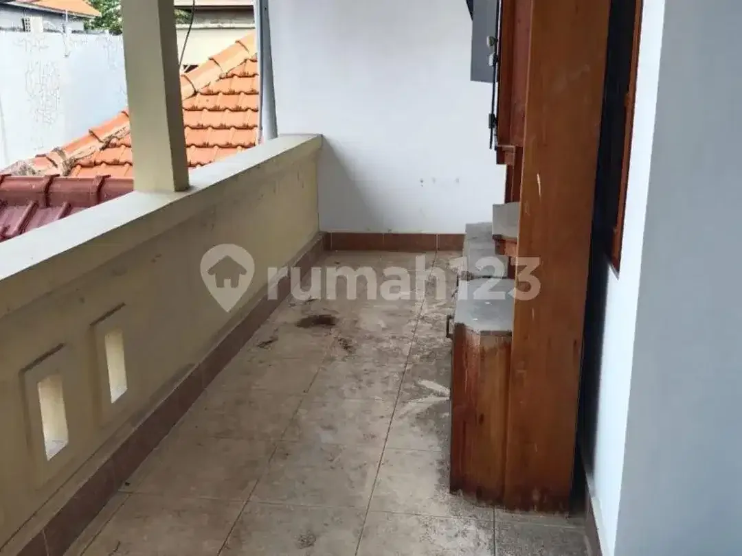 Dijual Rumah Luas 2 Lantai Strategis di Denpasar Utara - Image 6 of 10