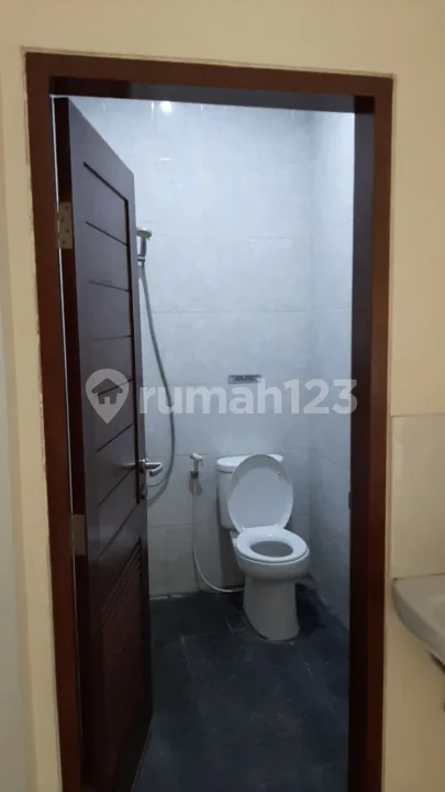 0075$ Sewa Rumah Renon Denpasar Bali Dekat Sanur Sesetan Panjer Kuta - Image 4 of 4