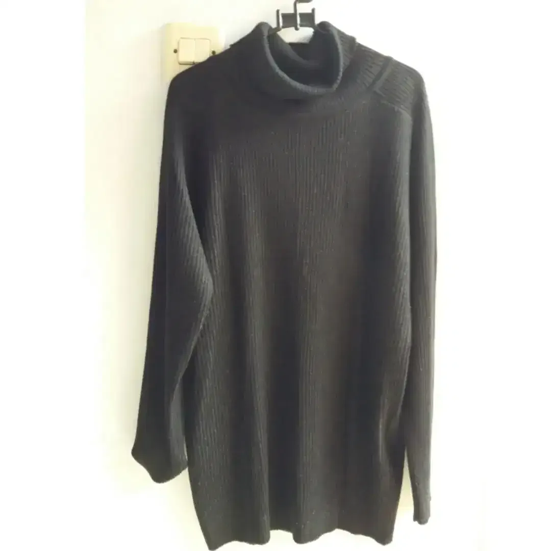 Jaket dan Sweater - Image 2 of 2