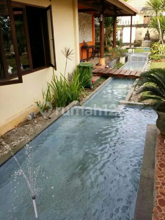 Villa Big Garden Ready Unit Semi Furnish Kawasan Premium di Area Umalas Bumbak - Image 1 of 4