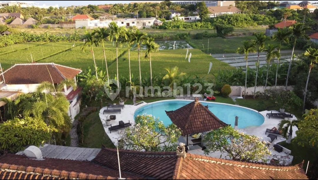 Hotel Bintang 3 Di Petitenget View Sawah Dan Walking Distance Ke Pantai Batu Belig - Image 1 of 4