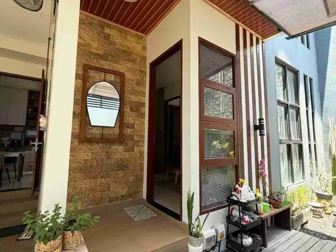 Rumah 2 Lantai di Renon Fully Furnished Parkir Luas - Image 1 of 10