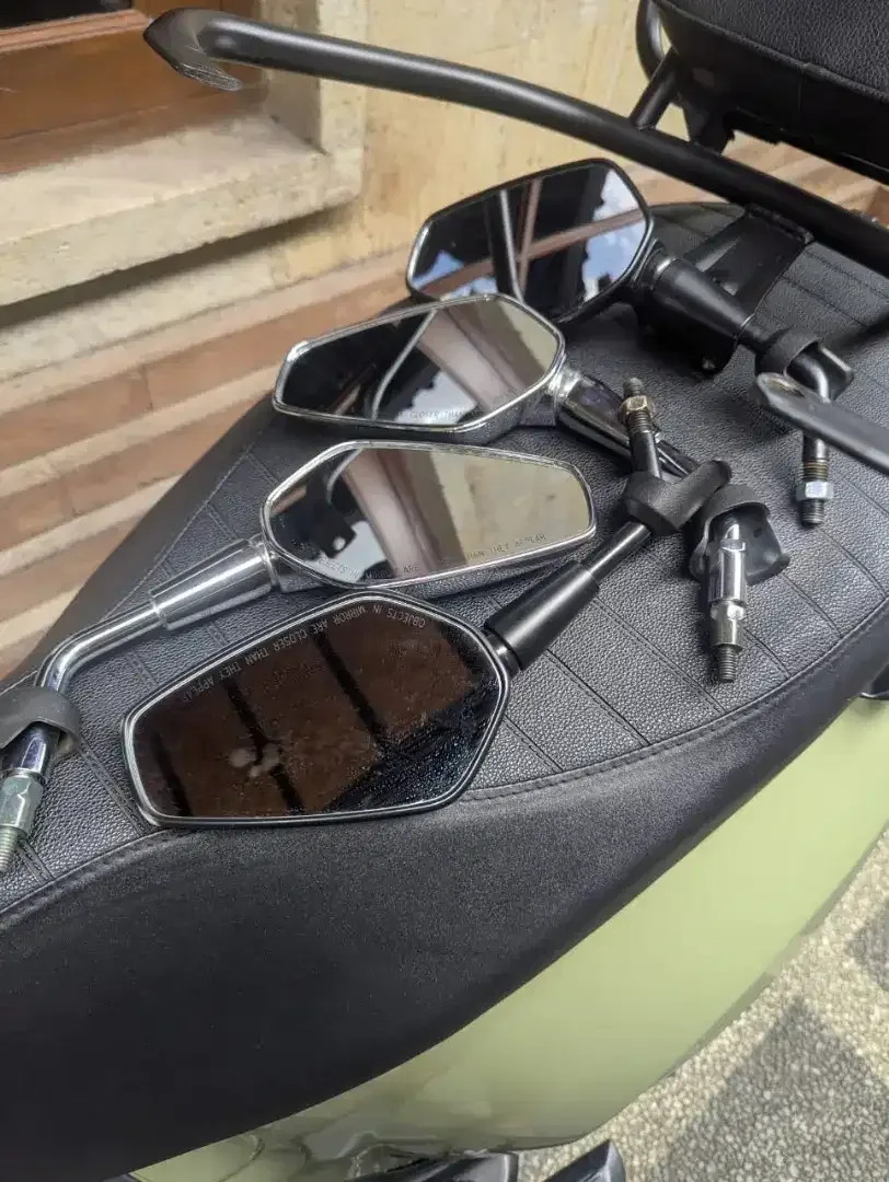 Spion Vespa Sprint 2024 dan Rak belakangnya - Image 2 of 4