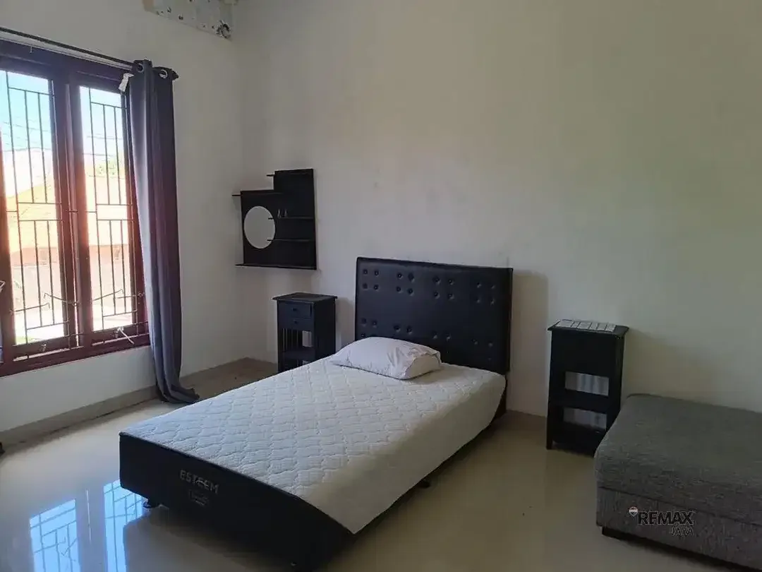 Rumah 2 Lantai 3 Kamar Tidur Disewakan di Dalung, Kerobokan - Image 9 of 10