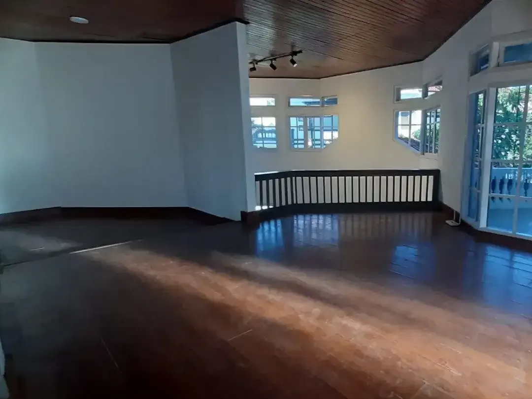 For Sale House  Dijual rumah semi villa  lantai 2 area tuban semi furnish dekat bandara ngurah rai badung - Image 8 of 10