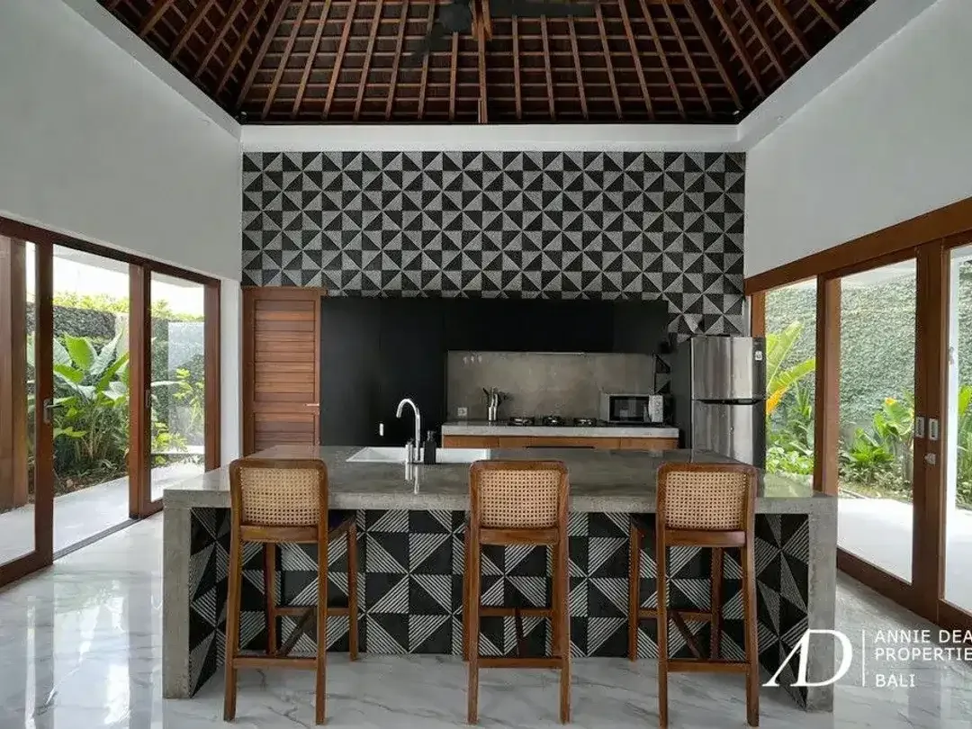 FREEHOLD | SINGLE-LEVEL TROPICAL VILLA WITH PRIVATE POOL - Image 10 of 10
