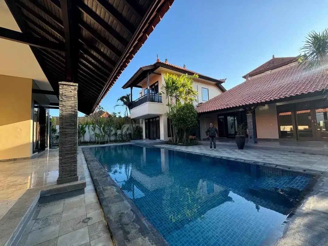 DIJUAL VILLA BALINESE STYLE NUSA DUA BALI - Image 1 of 10