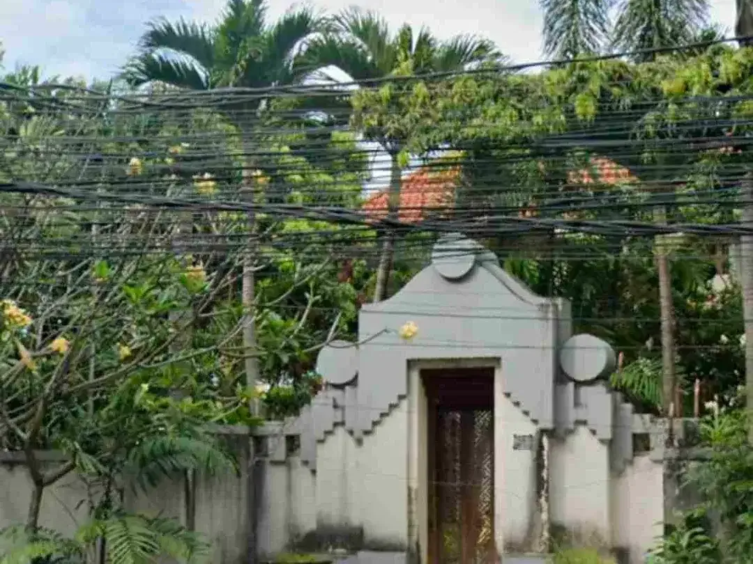 jual rumah 2 lantai luas 9 are di jln utama Puputan Renon Denpasar - Image 1 of 3