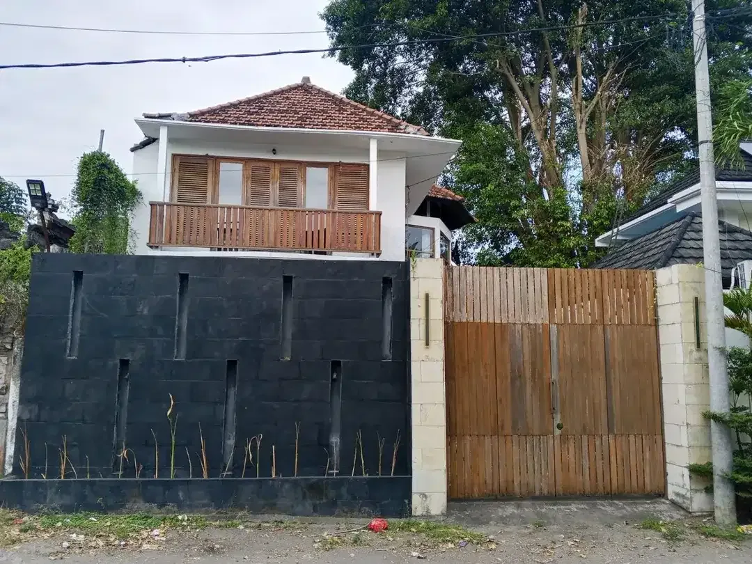 RUMAH FULLY FURNISHED DI KUNTI SEMINYAK - Image 1 of 10