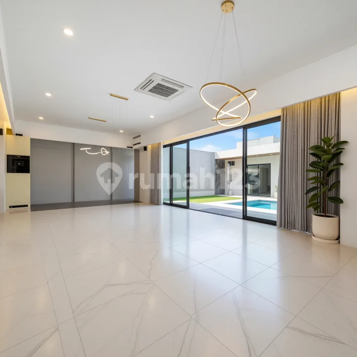 Prime Seminyak Modern Freehold With Luxury Amenities - Image 4 of 4