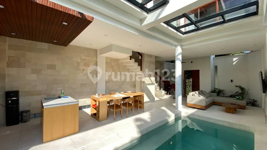 Villa 2 Bedrooms Seminyak Pantai Batu Belig Bali SHM - Image 1 of 4