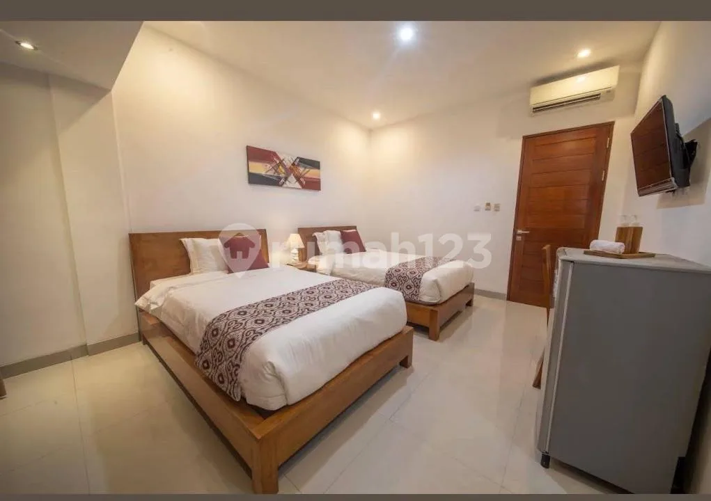 Villa Guesthouse Luas With Pool Strategis Furnished Kerobokan - Image 2 of 4