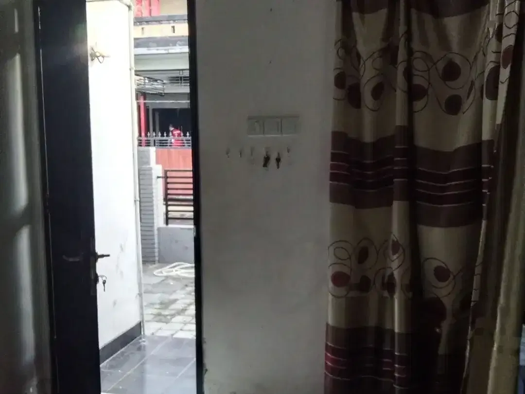 Rumah Minimalis Harga Sangat Terjangkau Lokasi Strategis di Gatot Subroto - Image 3 of 8