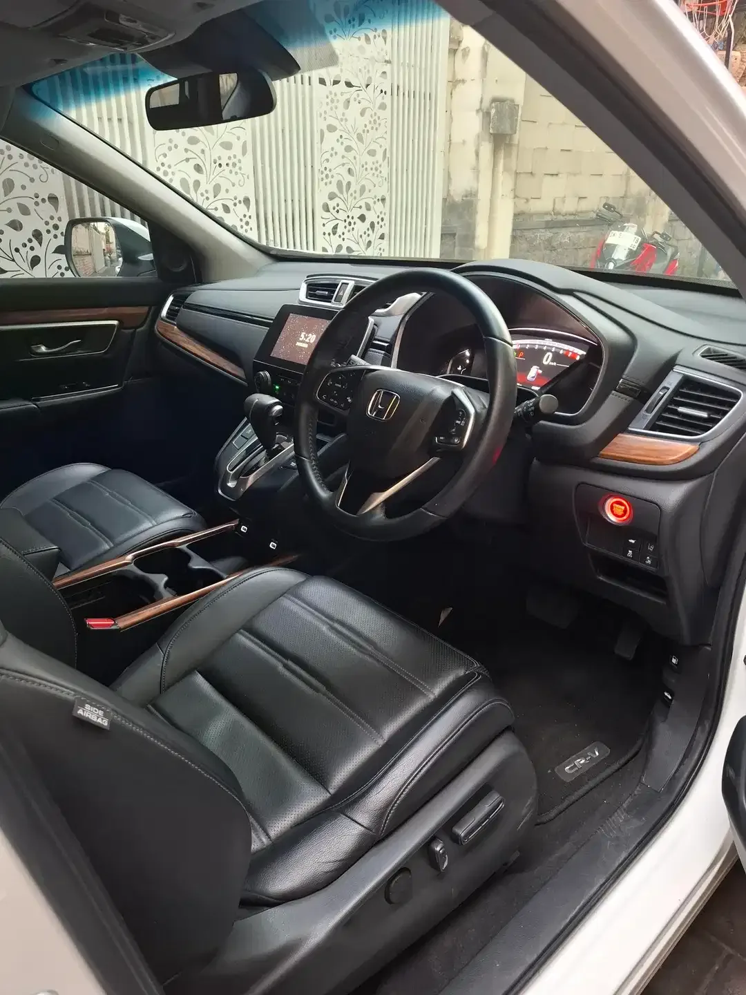 HONDA CRV PRESTIGE 1.5 TURBO SENSING - Image 5 of 6