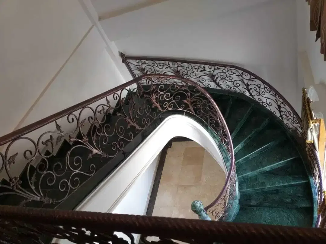 Dijual Rumah Mewah Dalam Kompleks Perumahan Dekat TSM - Image 9 of 10