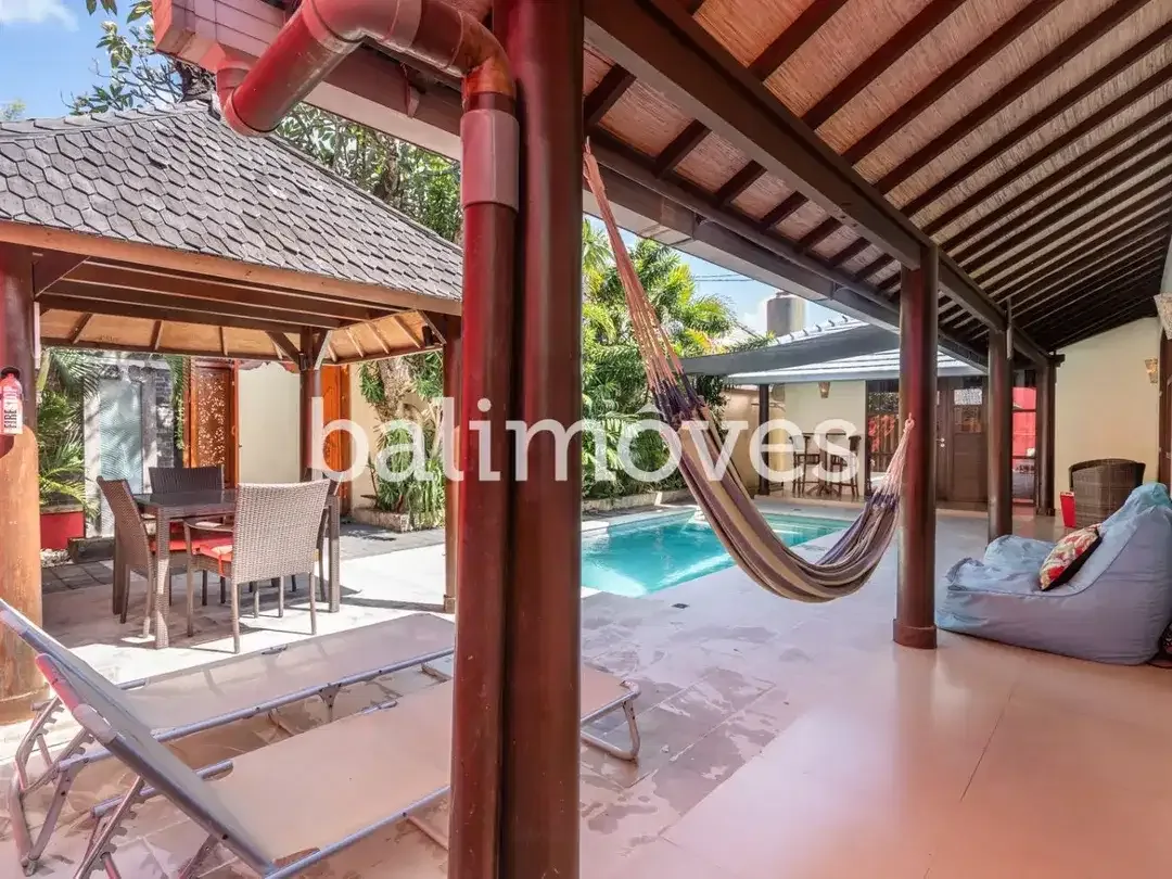 Vila Tiga Kamar Tidur yang Menawan di Kawasan Pantai Sanur - Image 7 of 10
