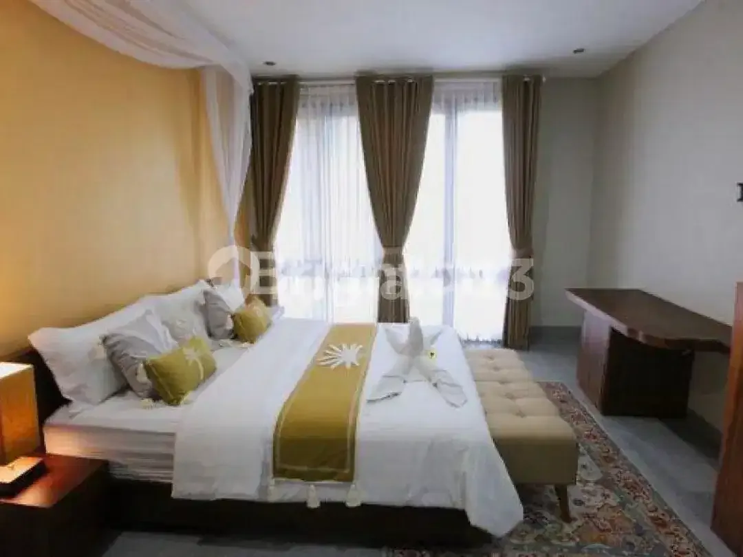 Dijual Villa Modern Dengan View Sawah Lokasi Strategis Seminyak - Image 3 of 8