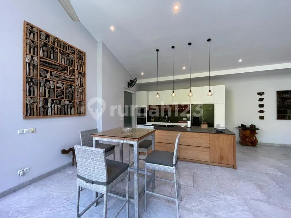 Villa Mewah Disewakan 3 KT Siap Huni Dekat Canggu di Kerobokan Bali - Image 4 of 4