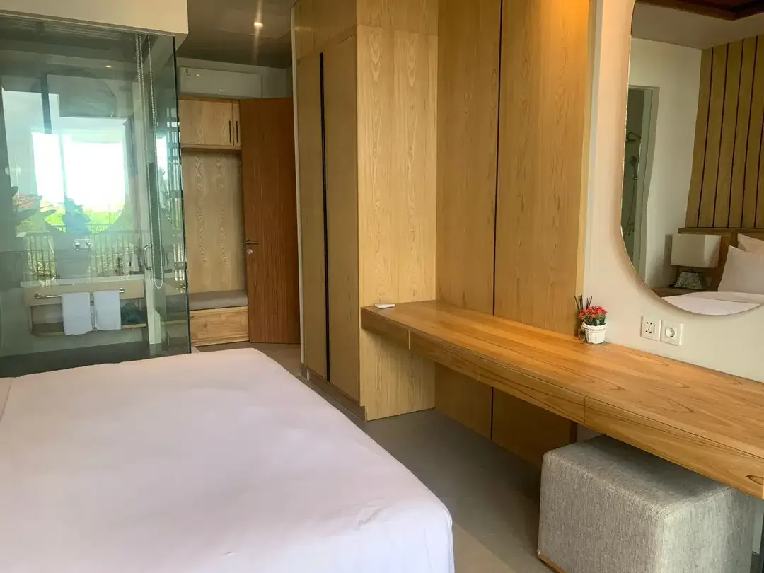 BRAND NEW 3 BR FULL FURNISHED VILLA IN CENTER BATUBOLONG CANGGU - Image 2 of 8