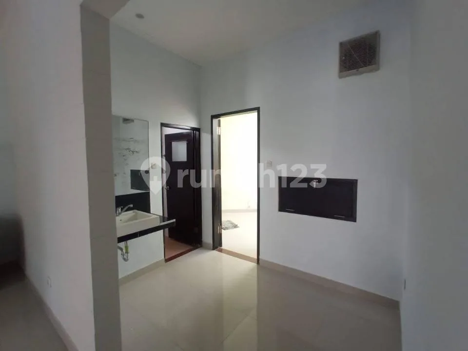 Rumah Semi Furnished Lingkungan Tenang Taman Sari Kerobokan, Bali - Image 4 of 4