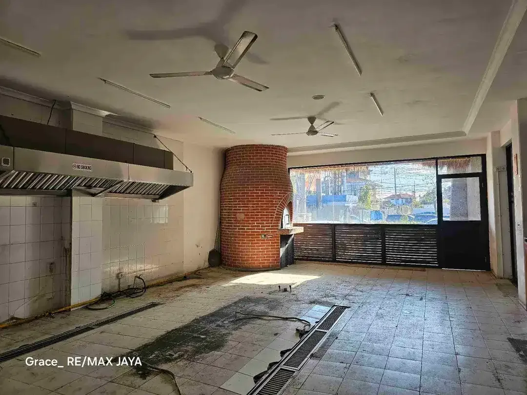 Gedung 3 Lantai Luas 12 Are di Area Bypass Sanur - Image 2 of 10