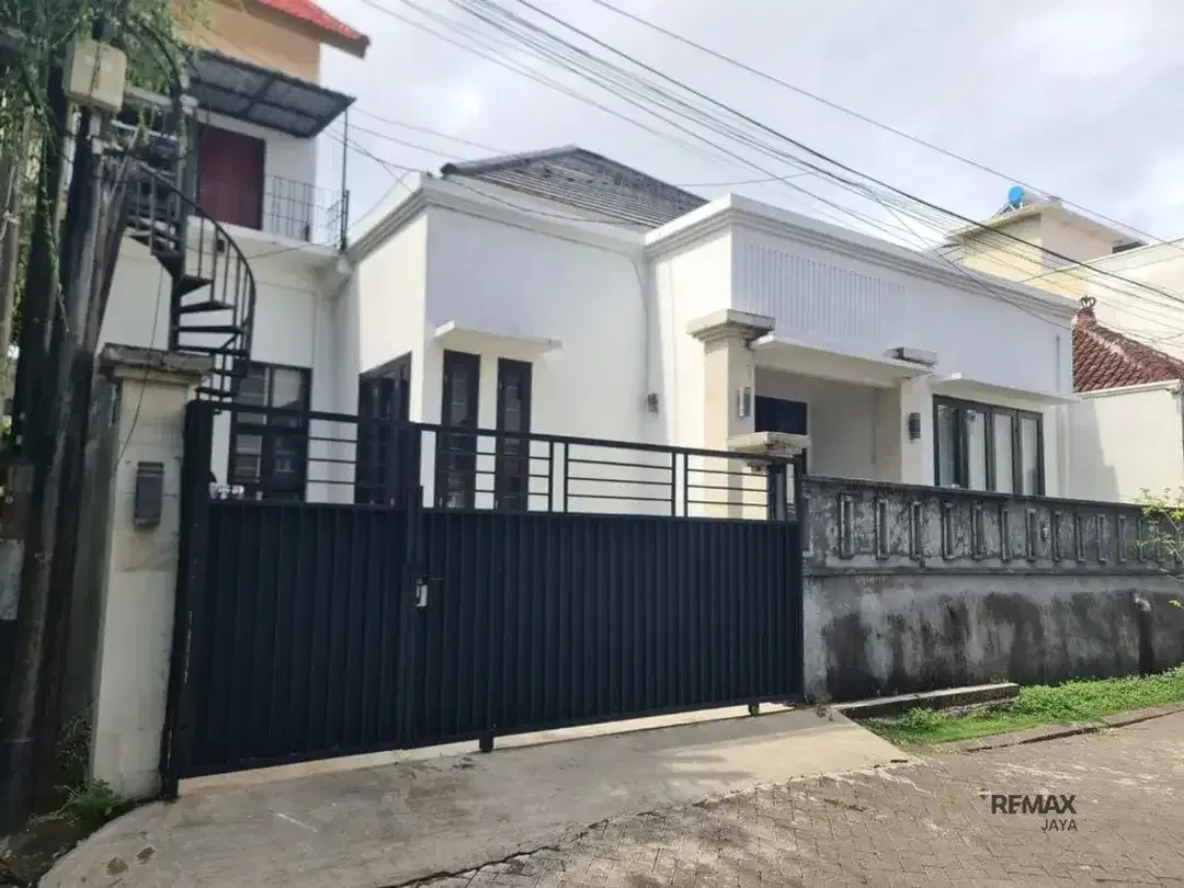 Rumah Hook 4 Kamar Tidur Dijual di Taman Griya Jimbaran Area - Image 2 of 10