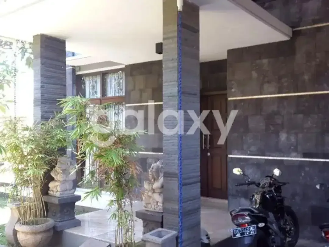RUMAH SEMI VILLA 2 LANTAI DI GURITA SESETAN DENPASAR, BALI - Image 3 of 10
