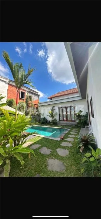Vila dengan Tanah Luas Siap Huni Harga Nego Aja - Image 2 of 4