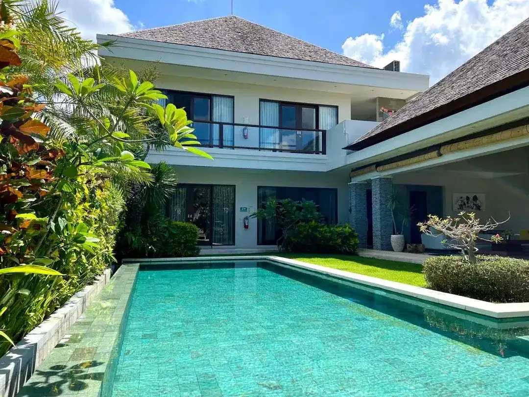 For sale villa
Located at Batu bolong - Image 1 of 10