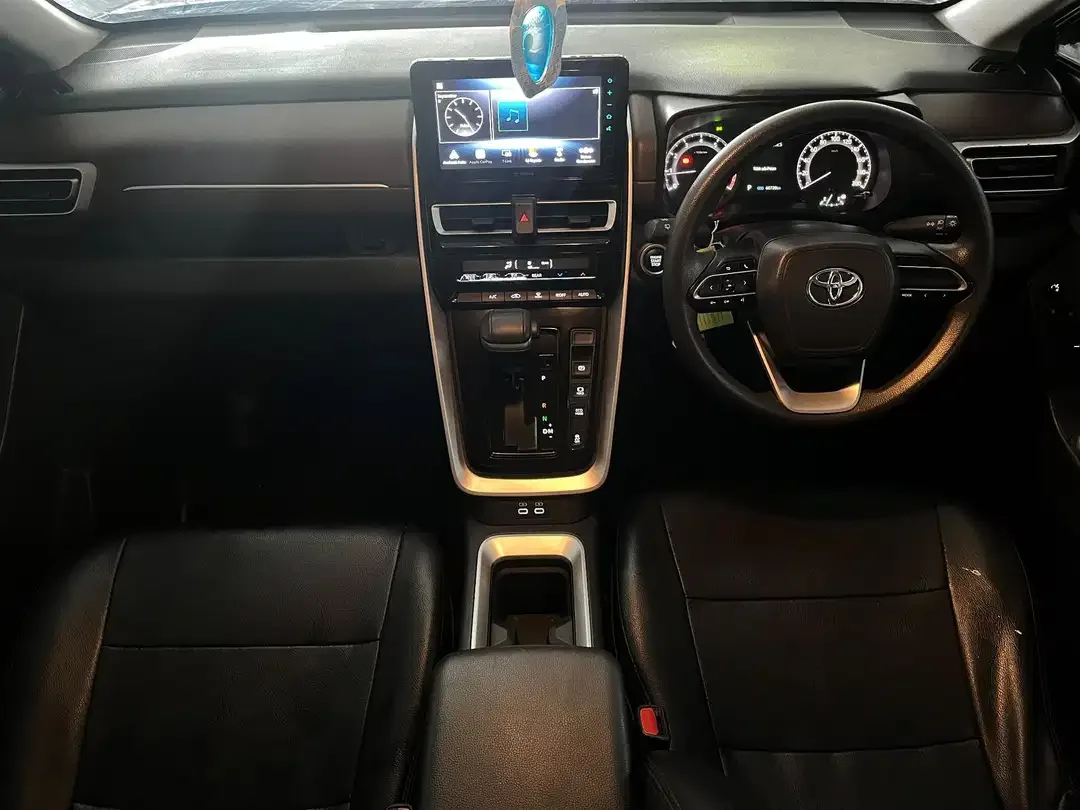 Toyota Innova zenix G - Image 5 of 6
