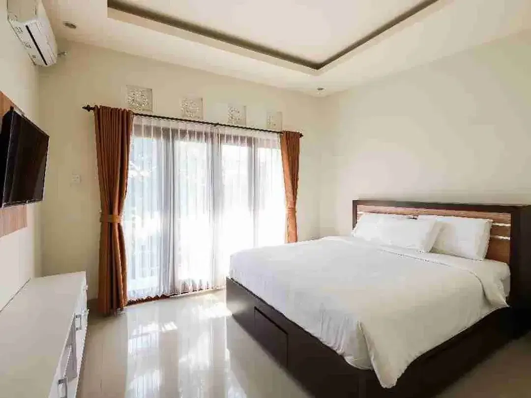 Disewakan Villa 2 Lantai Fully Furnished di Darmasaba Badung Bali - 3 Kamar Tidur, Kolam Renang, View Sawah & Sungai - Image 7 of 10