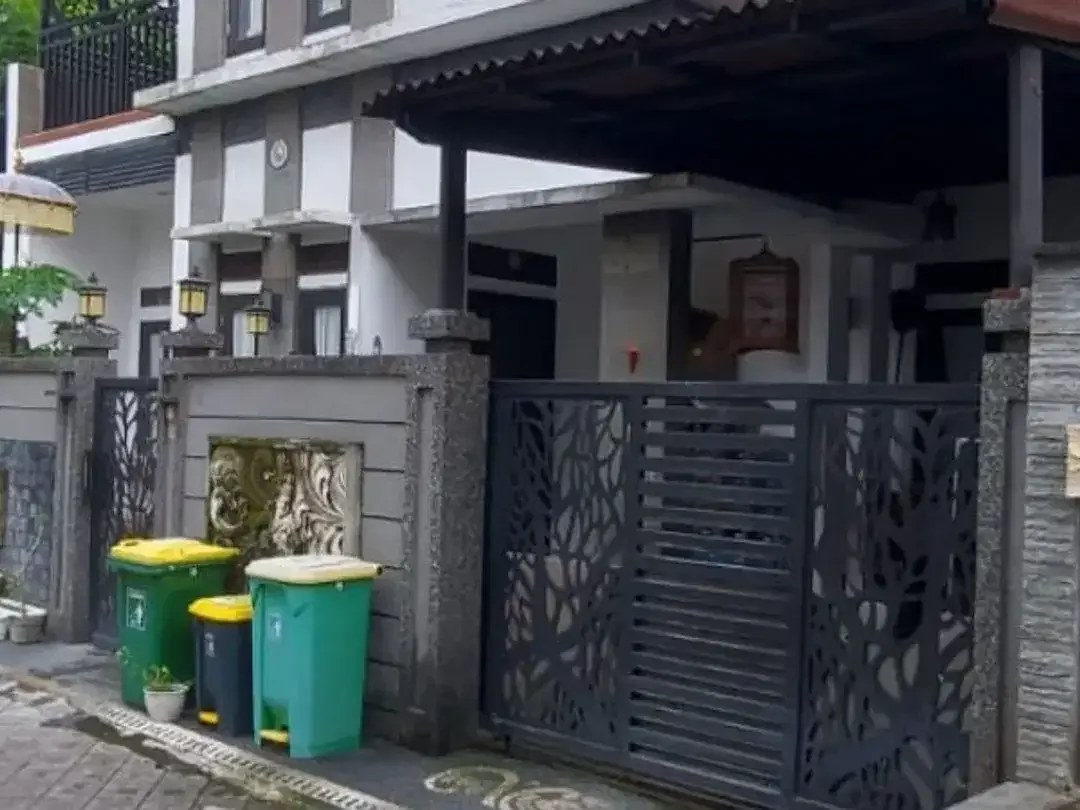 RUMAH MODERN TROPIS MINIMALIS DI LOKASI STRATEGIS DENPASAR BARAT - Image 1 of 6